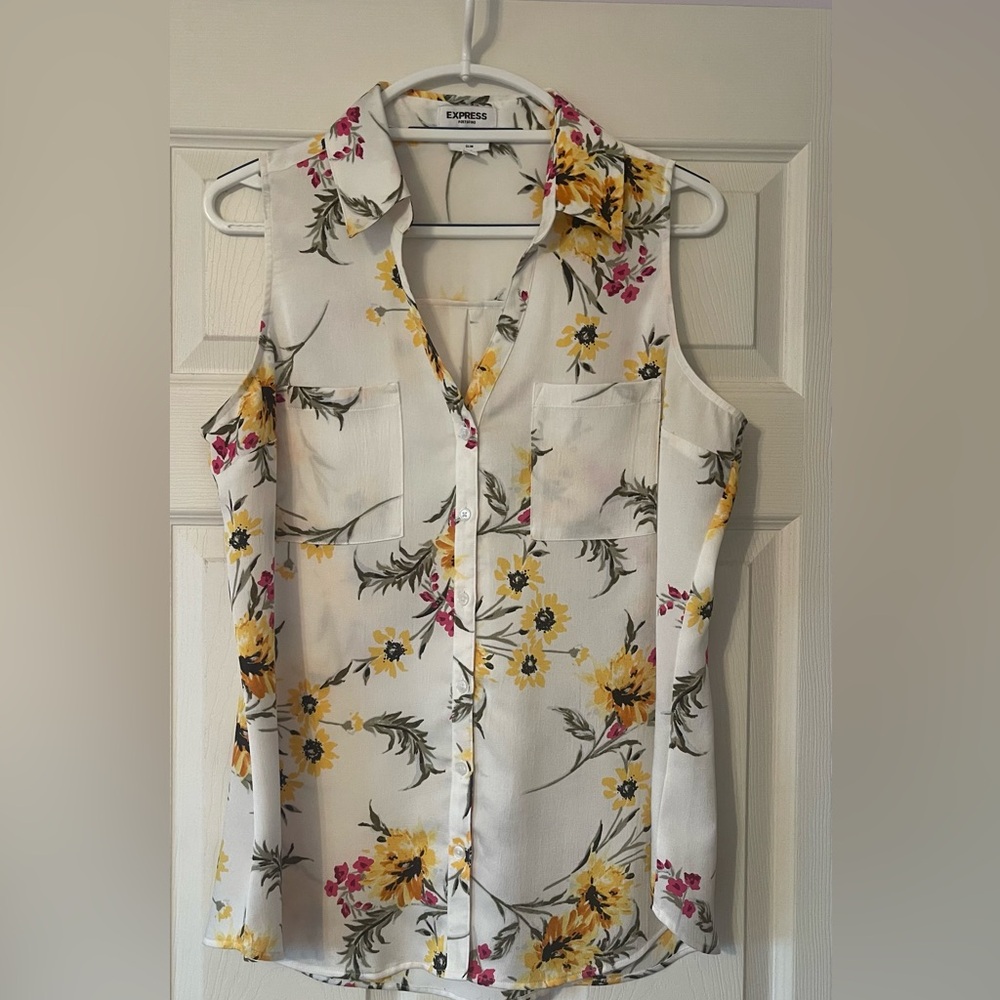 Express ivory floral sleeveless slim fit Portofino blouse